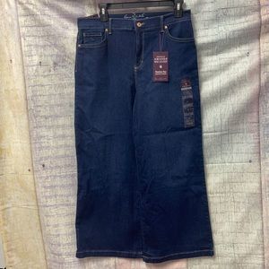 Brand new Woman’s Gloria Vanderbilt jeans. Size 8